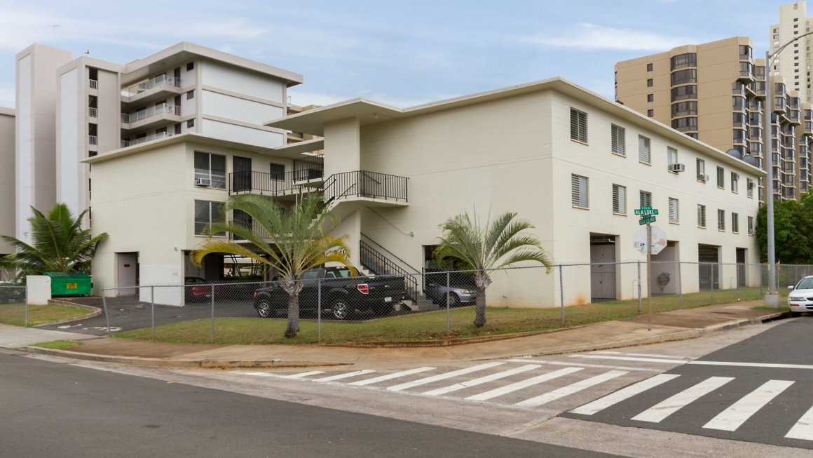 Lakeshore Court Apartments