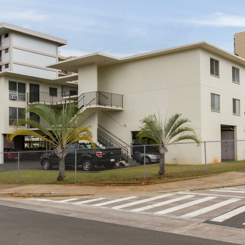 Lakeshore Court Apartments