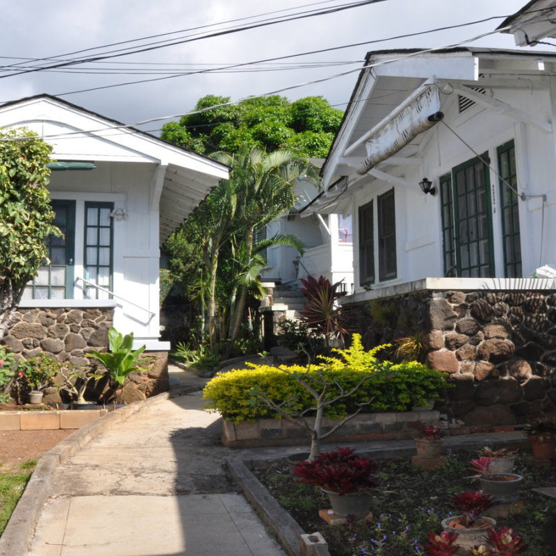 Iolani Ave Cottages